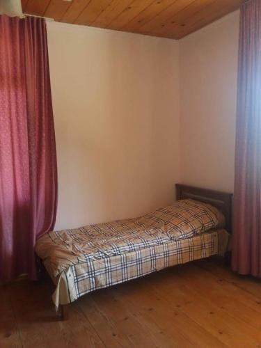 Амбролаури: Guesthouse Sakhluka