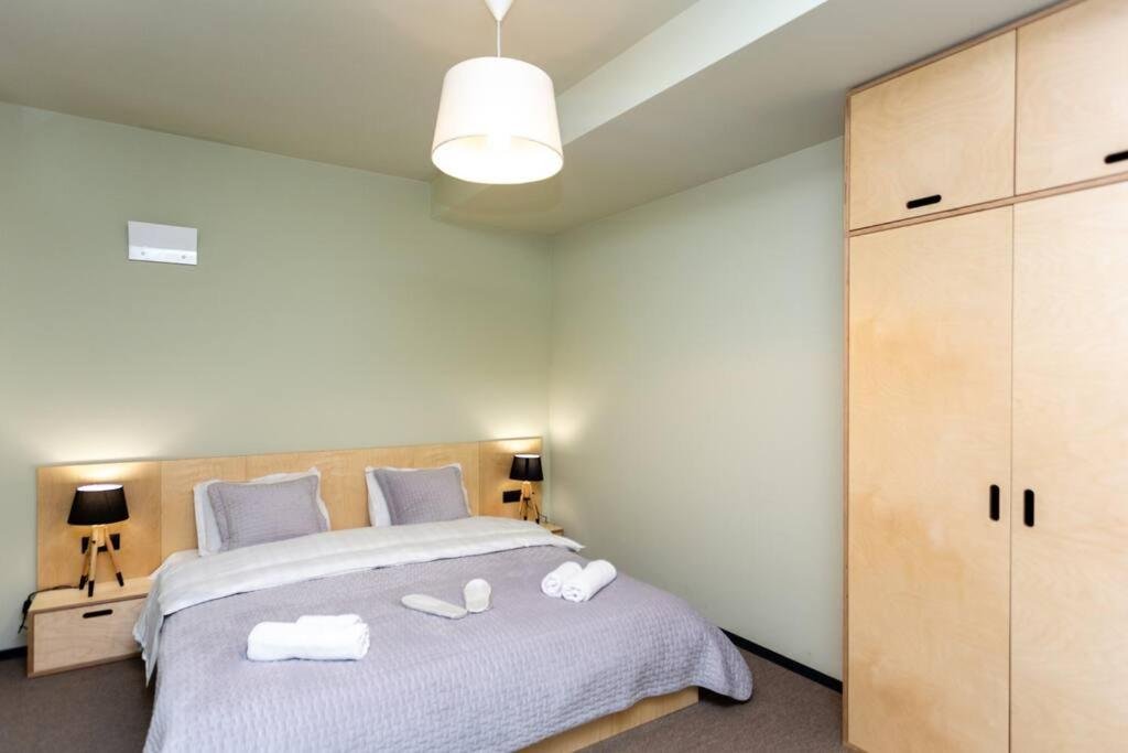 Бакуриани: 2BR apt with a furnished balcony 2 min to Kokhta