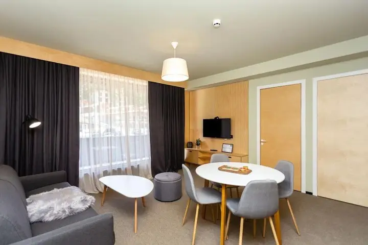 Бакуриани: 2BR apt with a furnished balcony 2 min to Kokhta