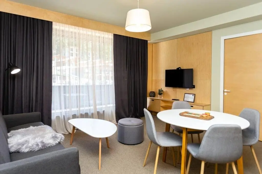 Бакуриани: 2BR apt with a furnished balcony 2 min to Kokhta