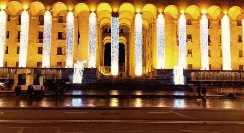 Тбилиси: Apartment Beside Parliament
