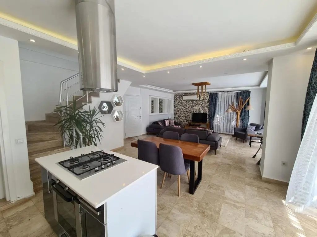 Исламлар: Villa with Jacuzzi and Backyard in Kalkan
