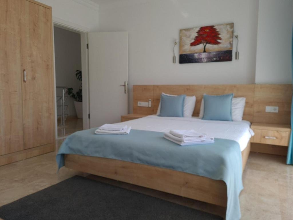 Исламлар: Villa with Jacuzzi and Backyard in Kalkan