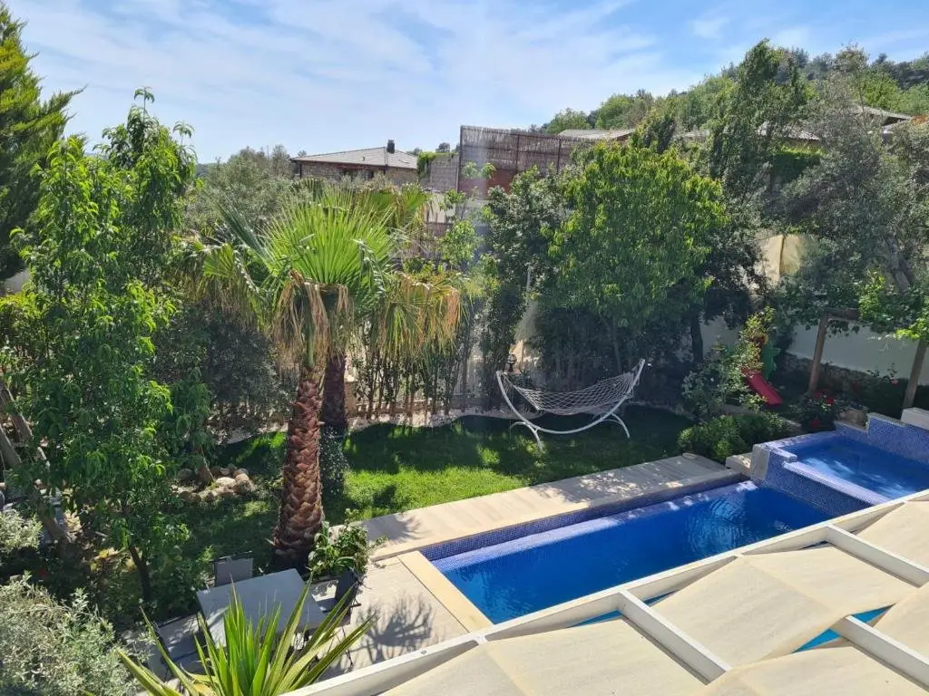 Исламлар: Villa with Jacuzzi and Backyard in Kalkan