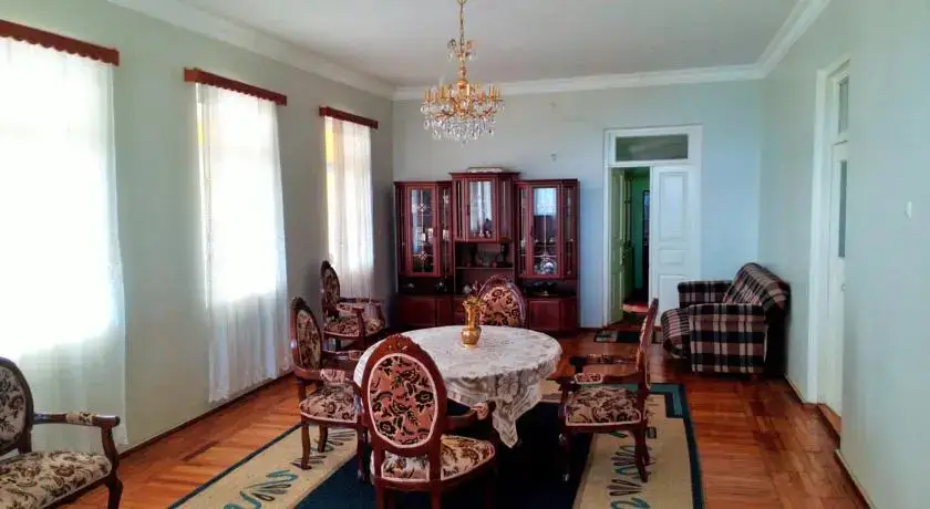 Батуми: Villa Tato