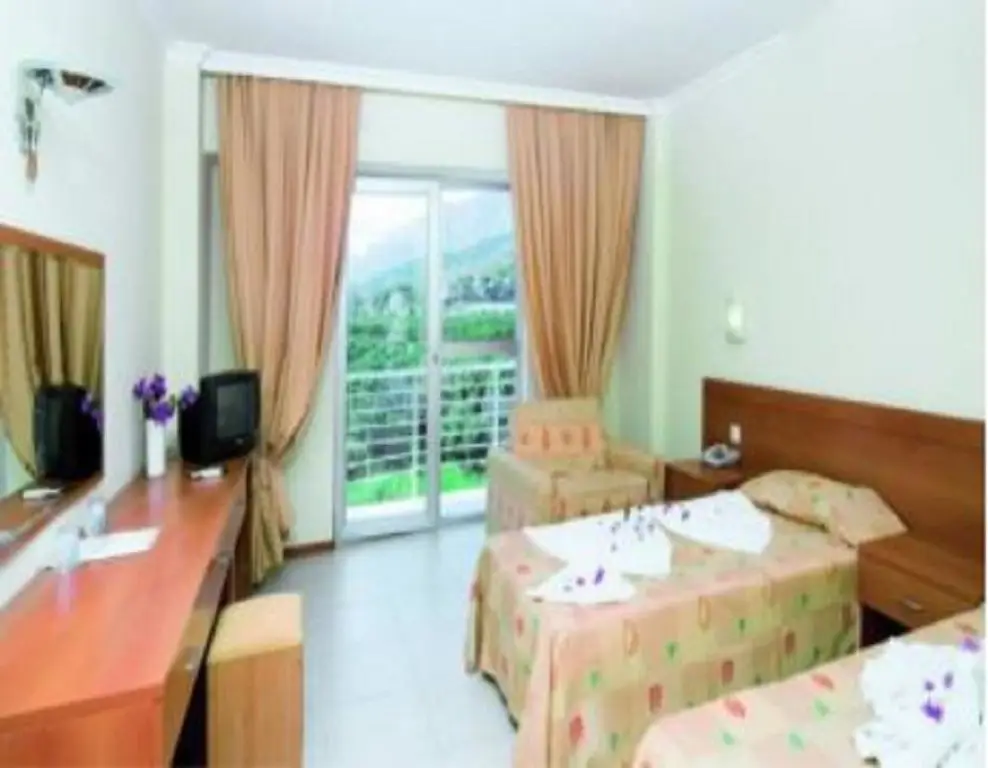 Кемер: Aura Resort