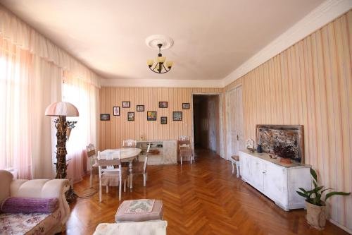 Зугдиди: In Old House