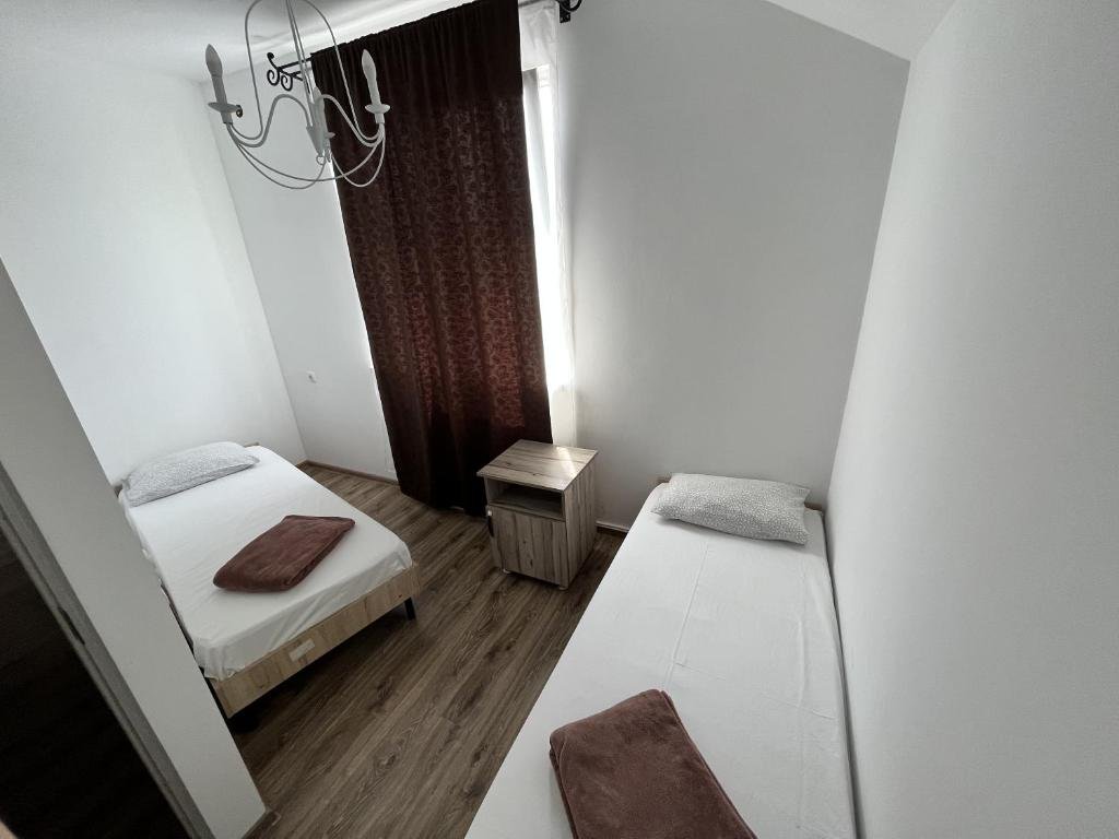 Чанадирткари: Laguna House Next To Pool at Bazaleti Lake