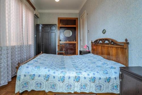 Зугдиди: Georgian House