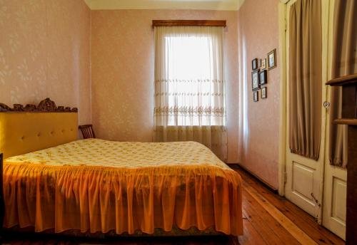 Зугдиди: Georgian House