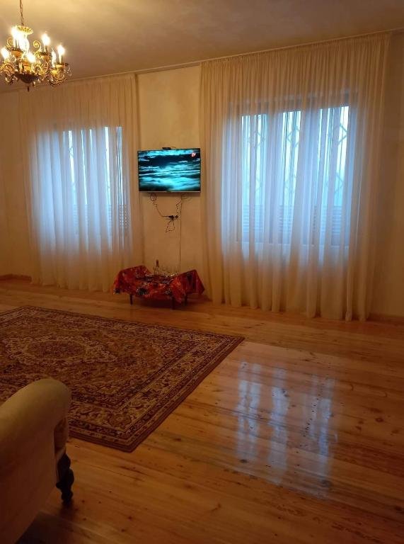 Телави: Family hotel leni