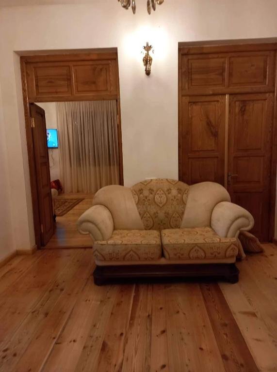 Телави: Family hotel leni