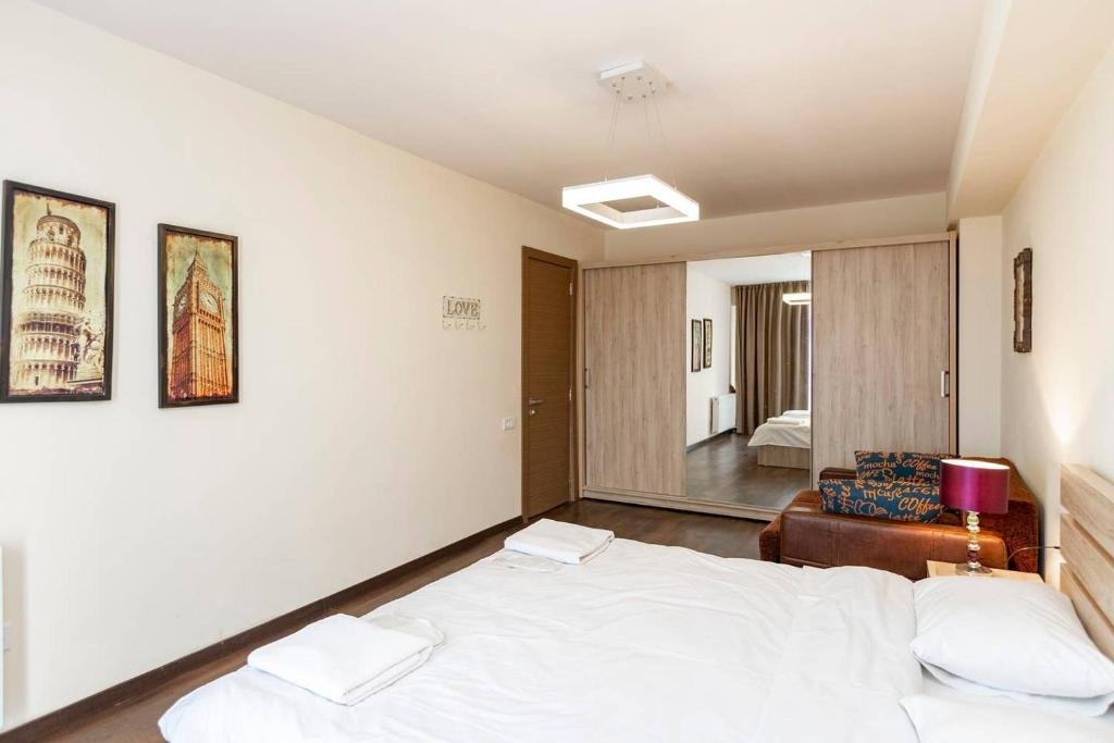Гудаури: bright and cozy 1br apartment in new gudauri