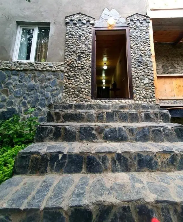 Местиа: Elenaa Guesthouse