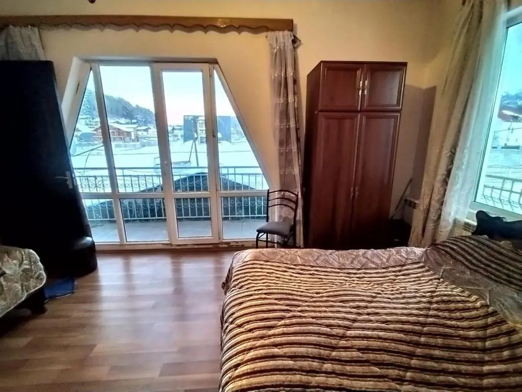 Бакуриани: Cozy cottage Entirely only! 235 to 423 lari per night for 6 to 14 persons