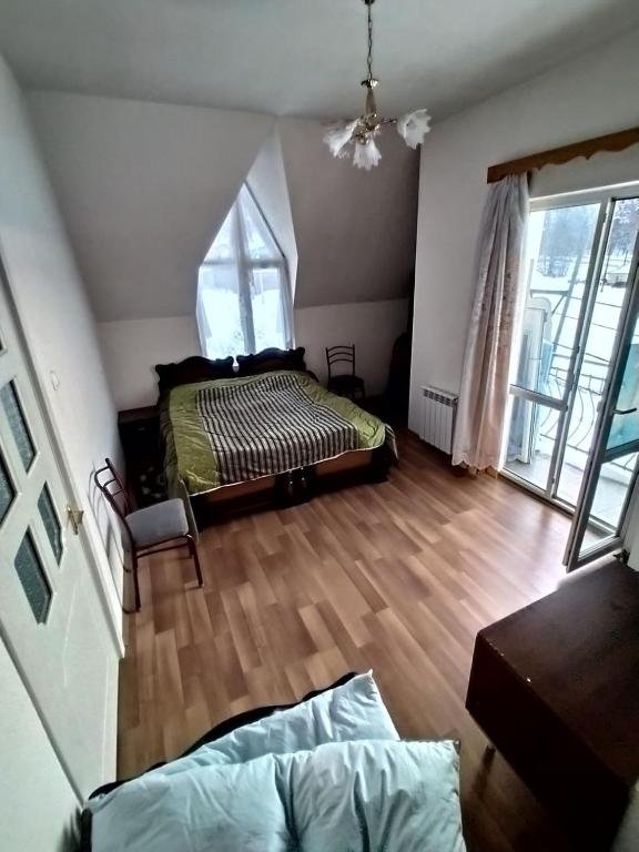 Бакуриани: Cozy cottage Entirely only! 235 to 423 lari per night for 6 to 14 persons