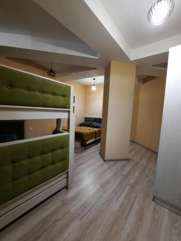 Бакурианский Андезит: haystack apartment 167