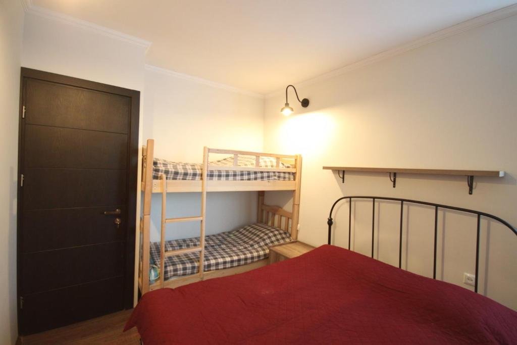 Бакуриани: Bakuriani, apartament Mgzavrebi, 8/406