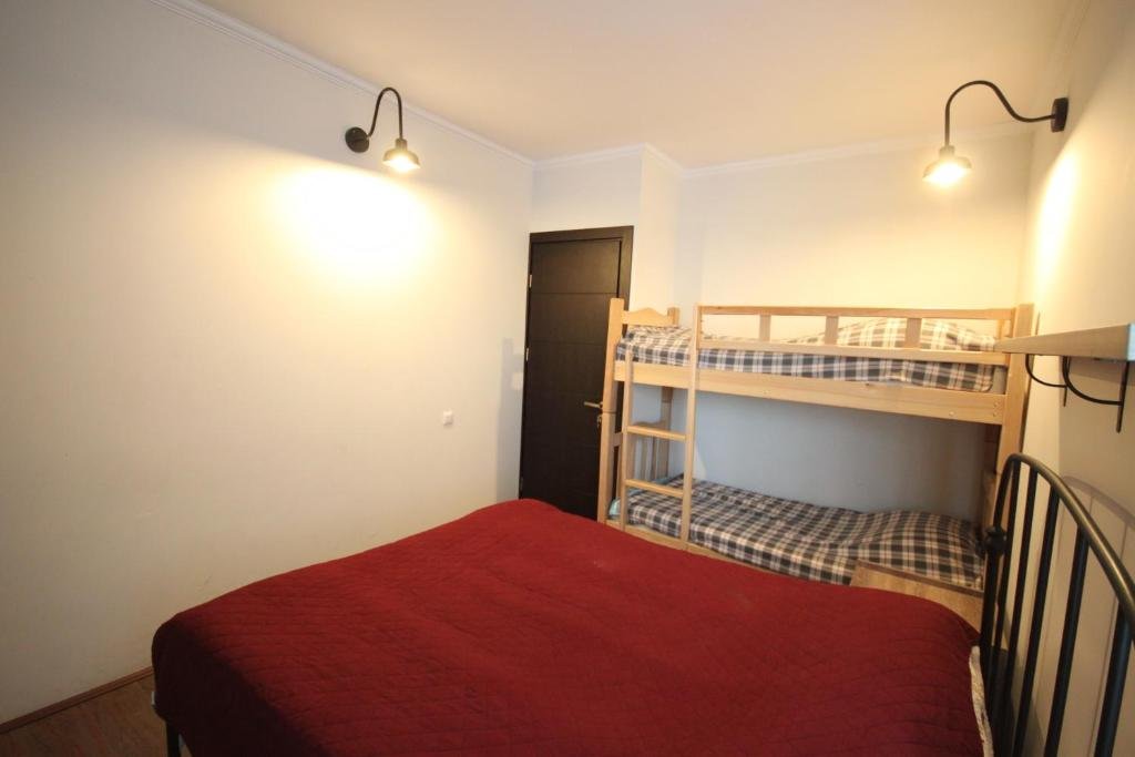 Бакуриани: Bakuriani, apartament Mgzavrebi, 8/406