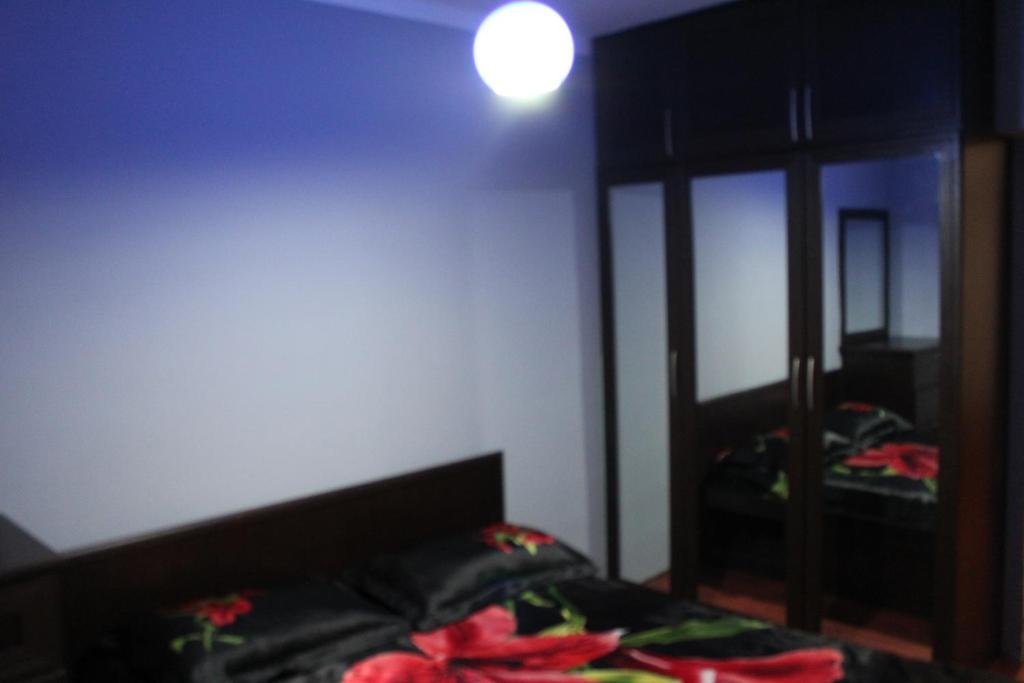 Телави: Flat With 3 Bedrooms