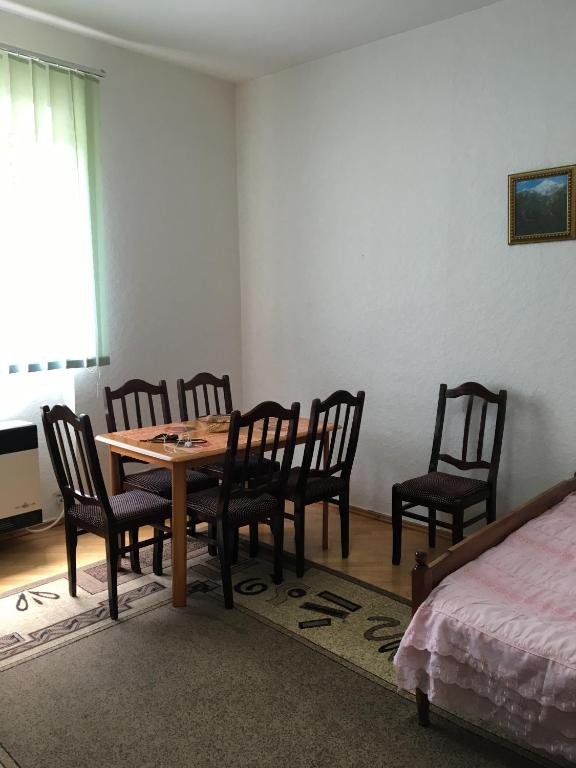 Боржоми: 3 Bedroom Apartment in Likani/Borjomi