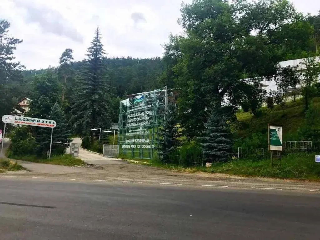 Боржоми: 3 Bedroom Apartment in Likani/Borjomi