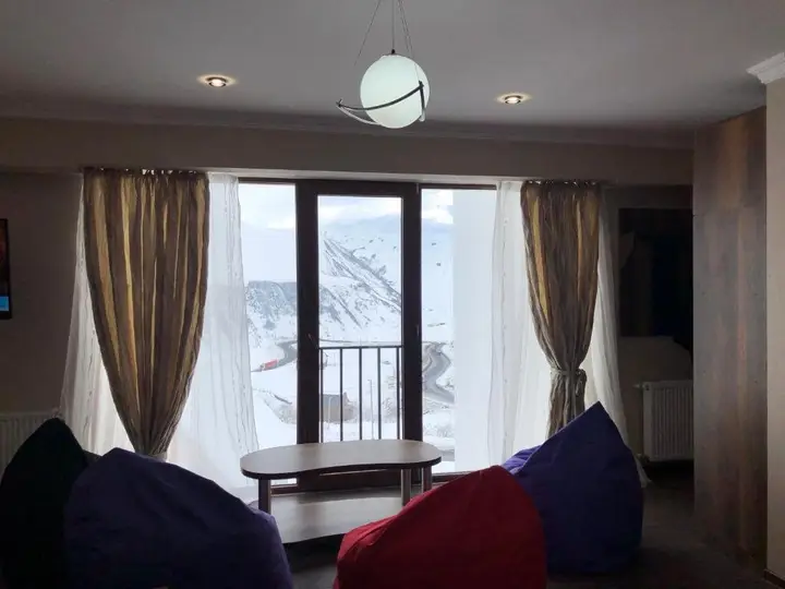 Гудаури: Vista Gudauri Apartment 19