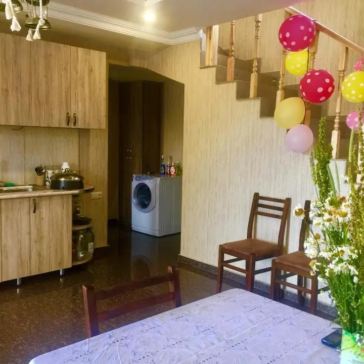 Бакуриани: Great cottage with its big yard. 4 bedrooms, 1 living room and 4 bathrooms