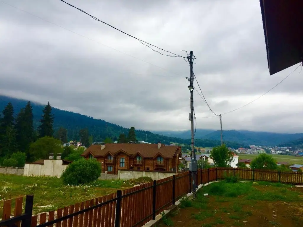 Бакуриани: Great cottage with its big yard .4 bedroom 4 bathroom with fireplace and large living room
