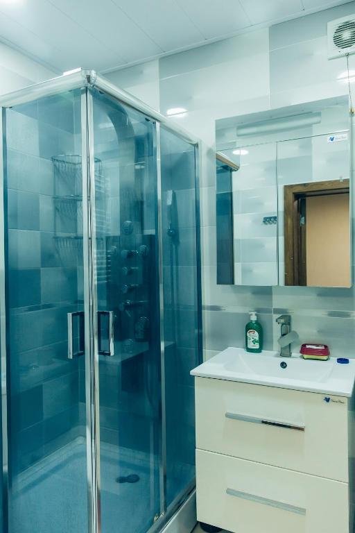 Телави: Modern 2 Bedroom Apartment In Telavi