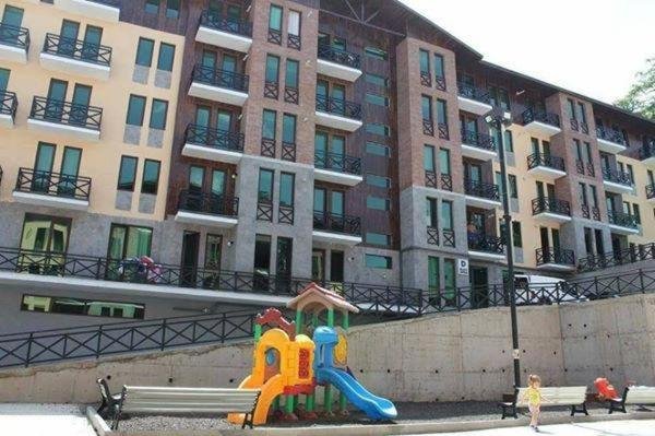 Бакуриани: 4 Room (3 Bedroom) apartment in Residence, Bakuriani, Georgia