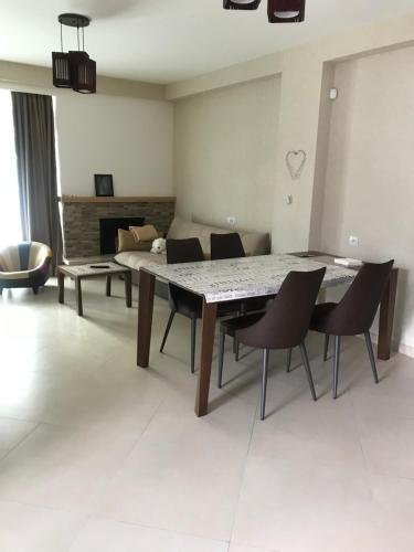 Бакуриани: Villa Detached House 2 Bedrooms 3 Bathrooms Bakuriani