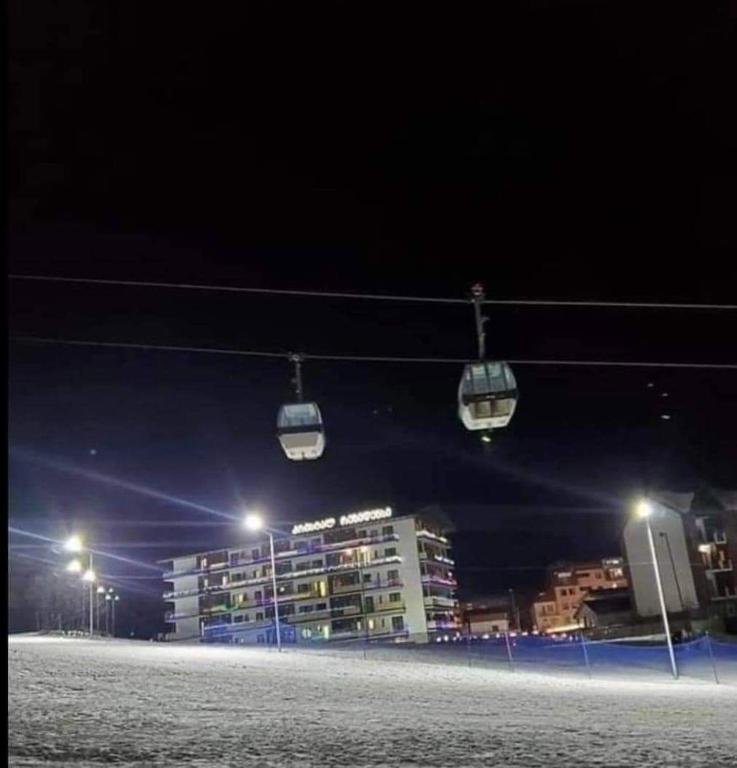 Бакуриани: +995574777001
