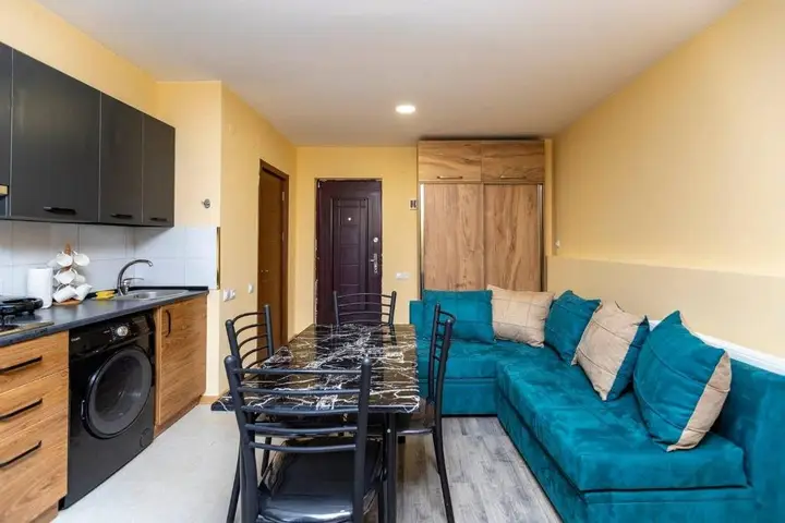 Бакуриани: Cozy 1br Apt. W/ Balcony in Center of Bakuriani