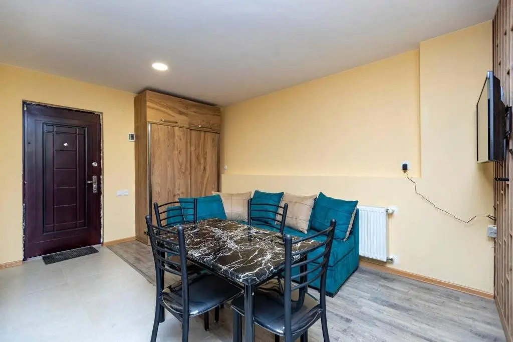 Бакуриани: Cozy 1br Apt. W/ Balcony in Center of Bakuriani