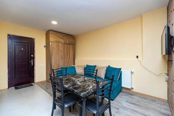 Бакуриани: Cozy 1br Apt. W/ Balcony in Center of Bakuriani