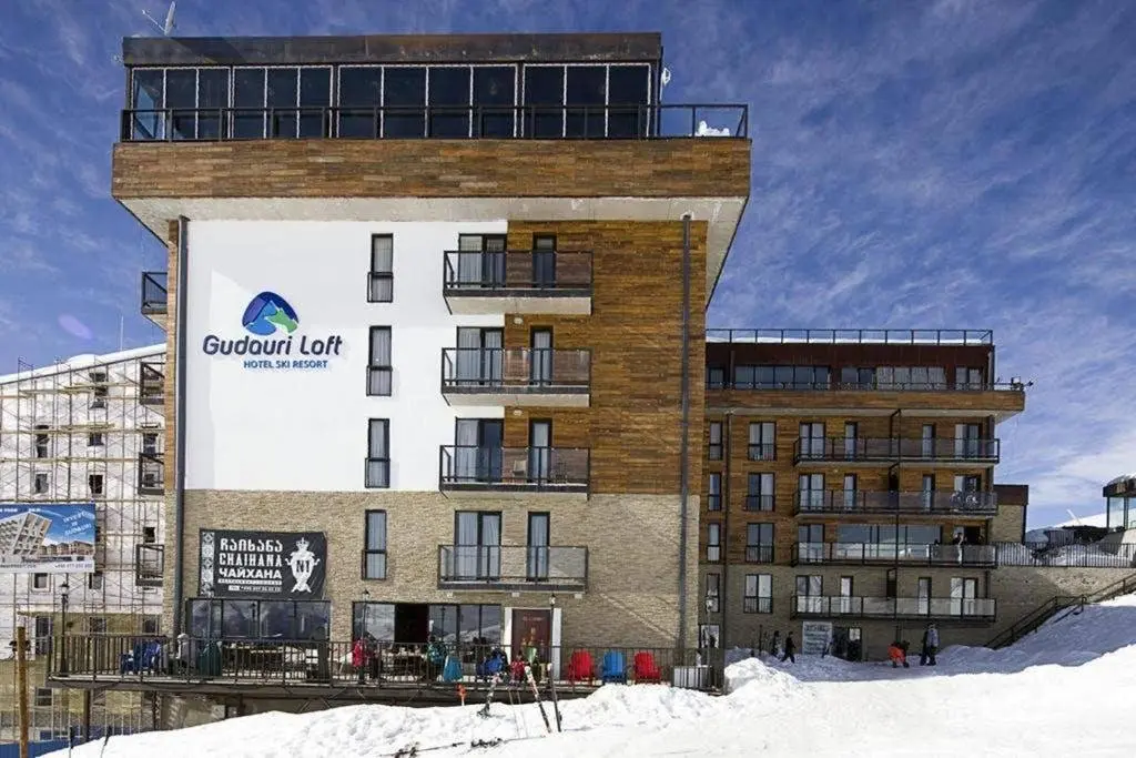 Гудаури: Gudauri Loft Ski Apartment #326 with Night Ski-track