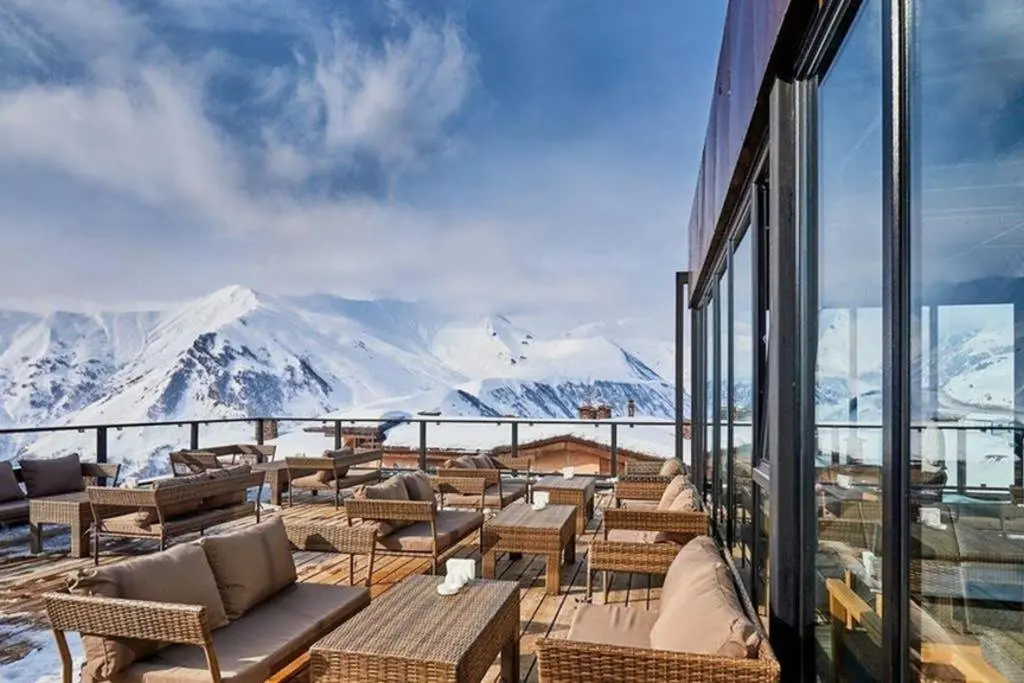 Гудаури: Gudauri Loft Ski Apartment #326 with Night Ski-track
