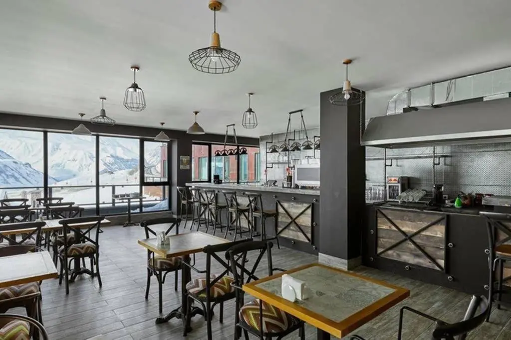 Гудаури: Gudauri Loft Ski Apartment #326 with Night Ski-track