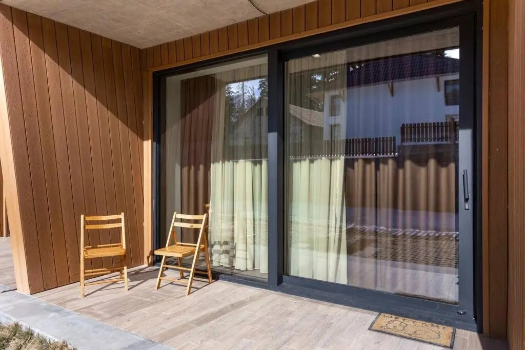 Бакуриани: 3 Bedroom cottage with a huge balcony and patio near Kokhta