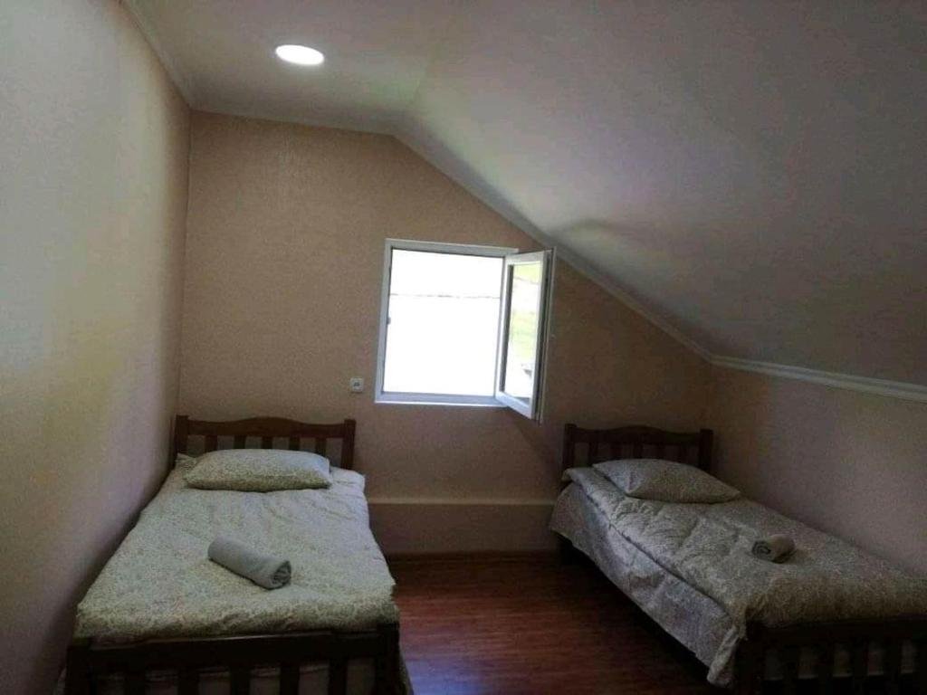 Местиа: Lia's Guest house Tsvirmi