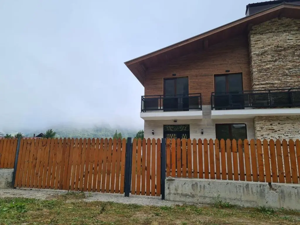 Бакуриани: Cottage Q & I