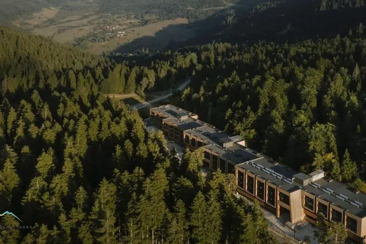 Бакуриани: Kokhta-Mitarbi Resort B1