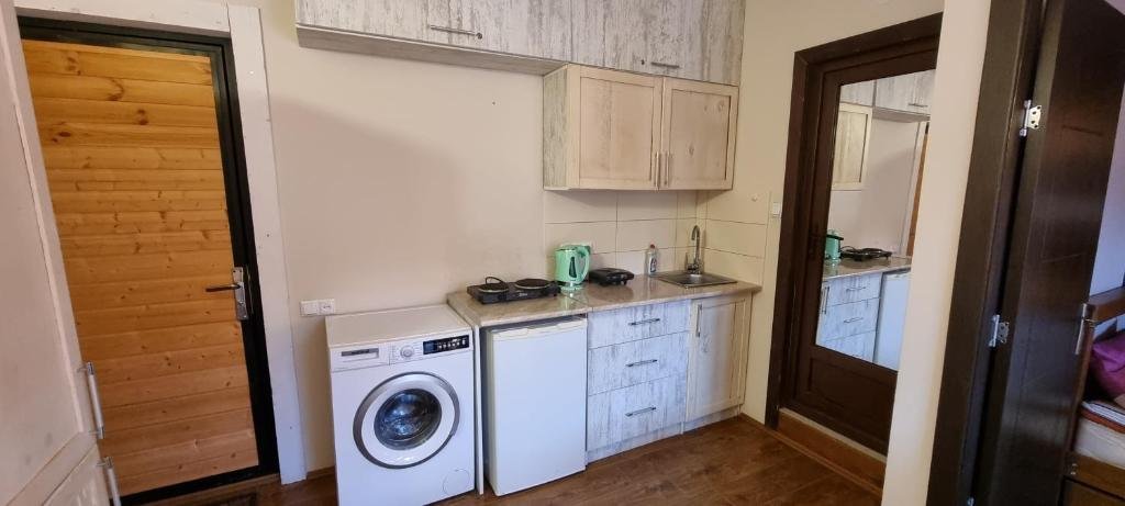 Бакуриани: bakuriani 2 room apr near kokhta ski lift