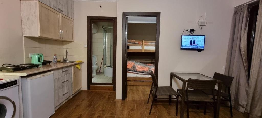 Бакуриани: bakuriani 2 room apr near kokhta ski lift