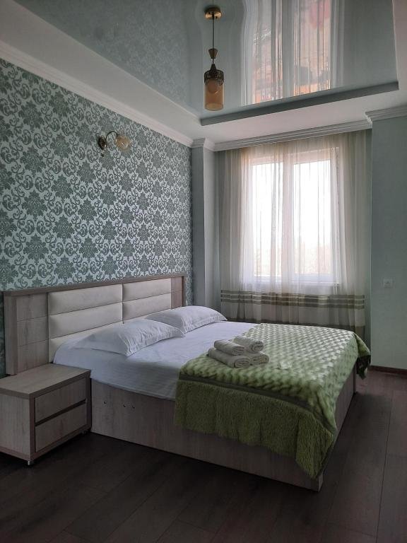 Гори: Apartment 32