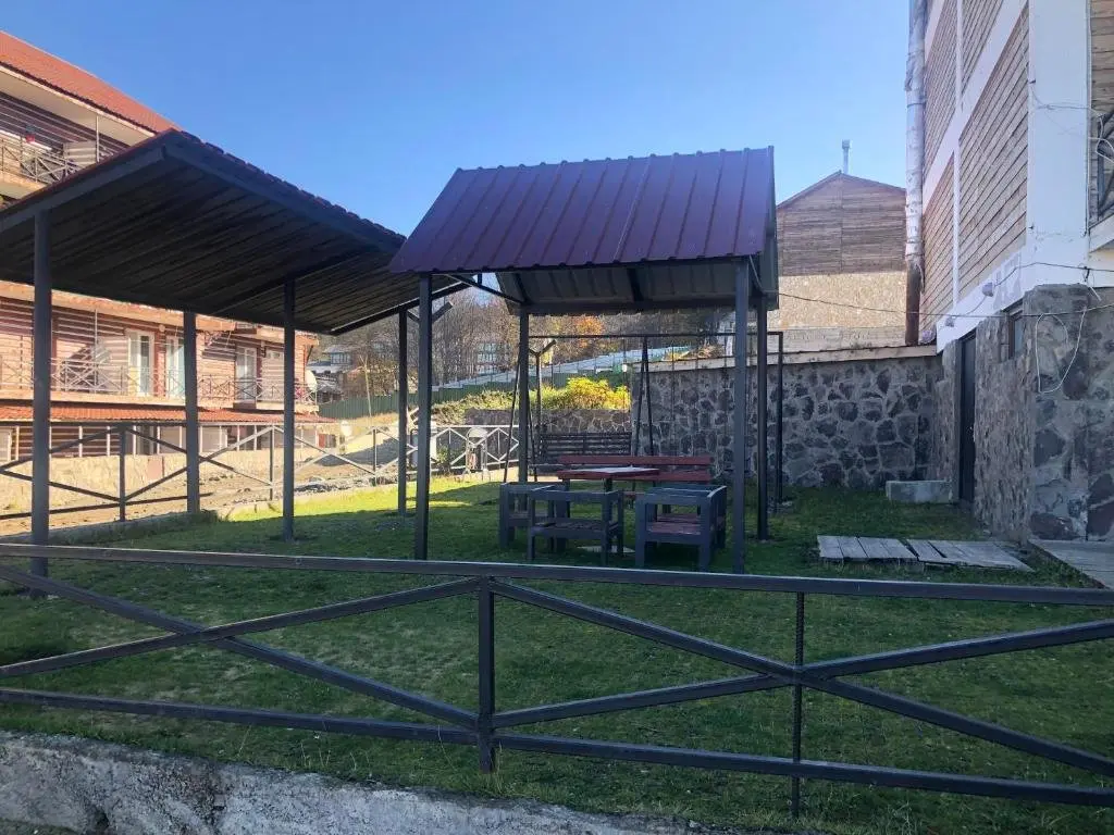 Бакуриани: Modern Apartment in Mgzavrebi