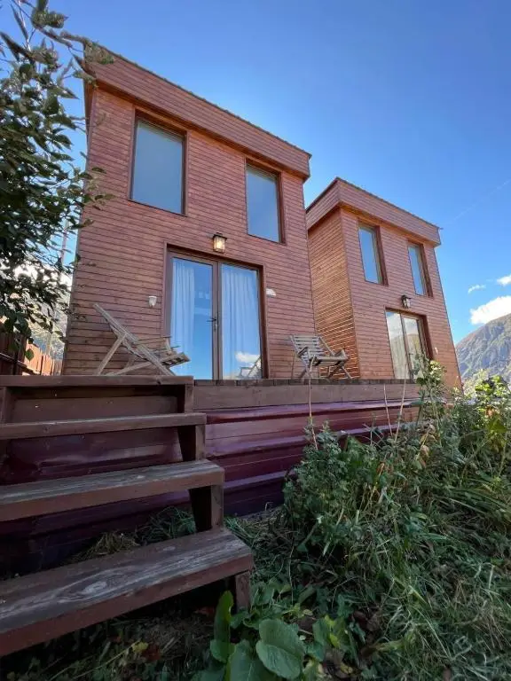 Степанцминда: Twin Cottages Kazbegi