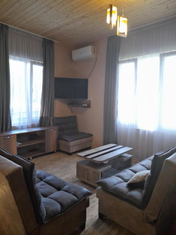 Местиа: Nugzar Holiday Home