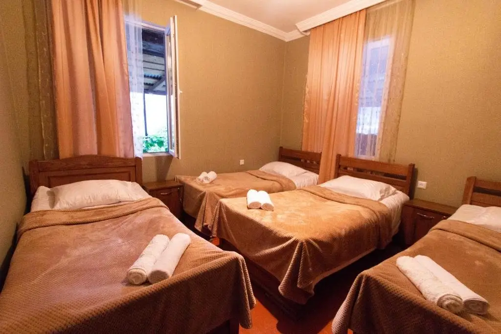 Местиа: Guest house Chela